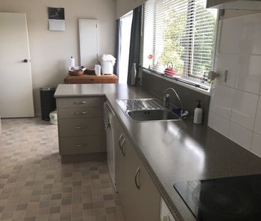 Large home in Kamo West! - Photo 5