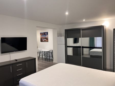 Garsoniera lux tip studio ultracentral aproape de Spital - Photo 3