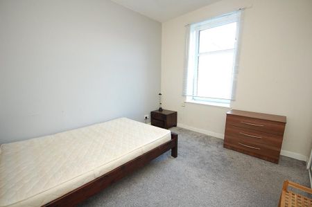 3 bedroom flat to rent - Photo 2