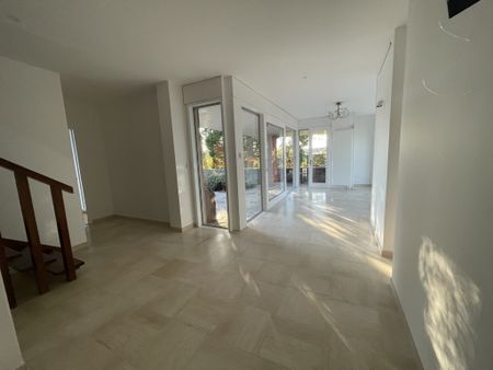 Location Maison 6 pièces 189m² LUC LA PRIMAUBE 12450 - Photo 3