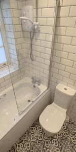 1 bedroom in a house share to rent - Photo 4