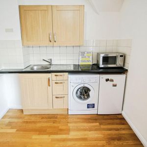 Studio to rent - Photo 2