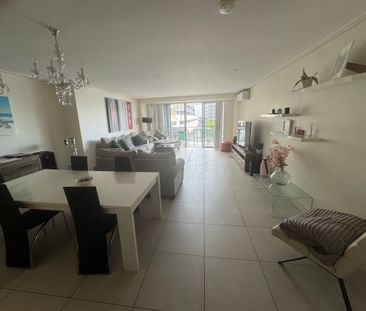 The Entrance - Photo 2