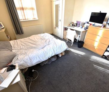 2 bedroom Flat in 14 Raglan Road, Leeds - Photo 2