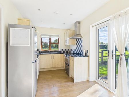 1 bedroom semi-detached house to rent - Photo 3