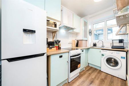 3 bedroom flat to rent - Photo 5