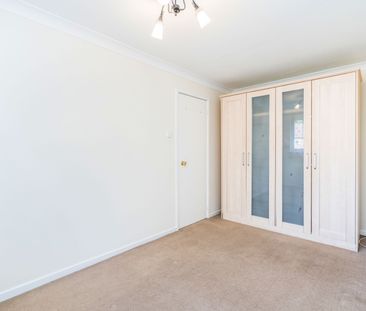 3 bedroom house to rent St. George Close, Bursledon, Southampton, SO31 - Photo 2