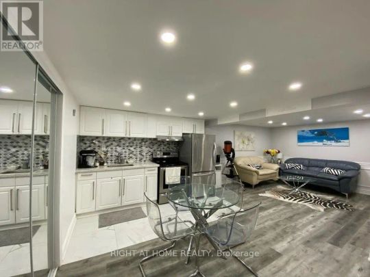 60 SANDRIFT SQUARE - Photo 1