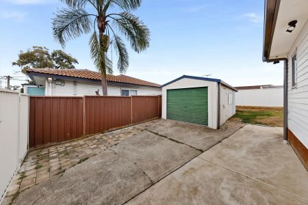 “Immaculate, Light-Filled Family Residence in a Sought-After Location” - Photo 5