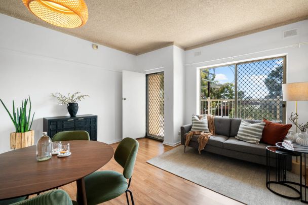 Exquisite City Fringe Retreat with Panoramic Elegance - Photo 1