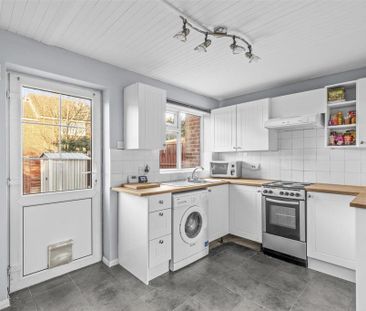 2 bedroom semi-detached house to rent - Photo 4