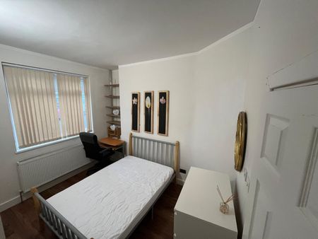 Room in a Shared House, Dalton Avenue, M14 - Photo 4