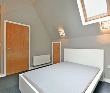 3 bedroom flat to rent - Photo 6