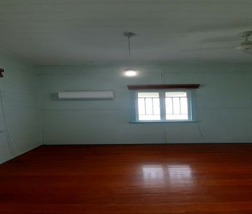 HIGH-SET 4 BEDROOM FAMILY HOME IN WANDAL. - Photo 1