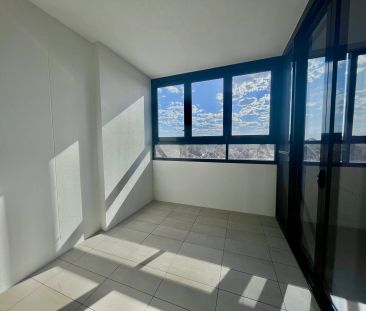 Near New Modern Aesthetic TWO bedroom + Winter Garden apartment in ... - Photo 6