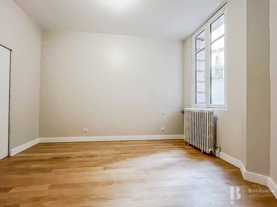 Rental Apartment Paris 18th Clignancourt - Photo 1