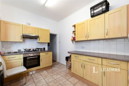 4 bedroom house to rent Manners Road, Southsea, PO4 - Photo 2