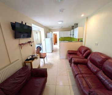 6 bedroom terraced house to rent - Photo 1