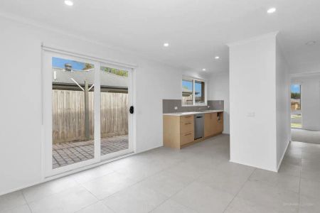 “Cute, charming 3-bedroom house!” - Photo 2