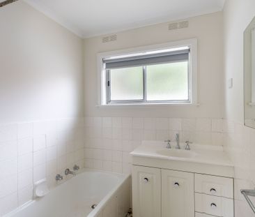 Comfortable Three Bedroom Unit - Photo 5