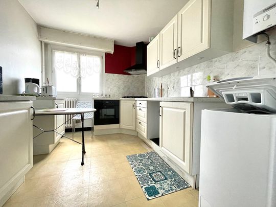 T4 MEUBLÉ ASCENSEUR - RUE DE CHAMPAGNE - 78.20 m² - Photo 1