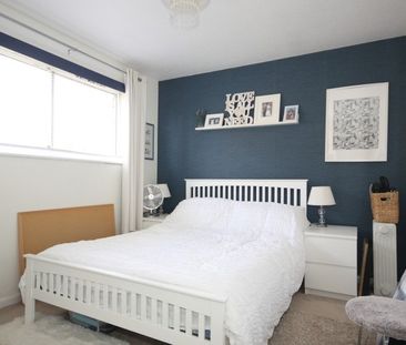 Queendale Court, Woking - Photo 3