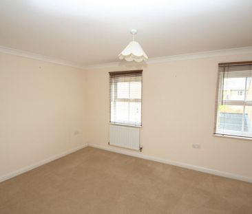 4 bedroom end of terrace house to rent - Photo 4