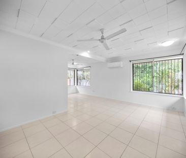 Family Home with a Pool in Kirwan - Photo 3
