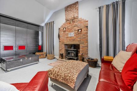 4 bedroom detached house to rent - Photo 4