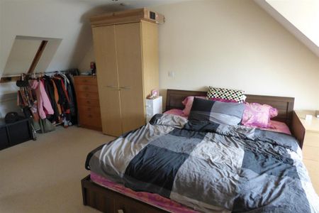 4 bedroom end of terrace house to rent - Photo 5