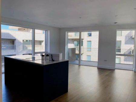 3 Bedroom 2 Bathroom - Photo 2