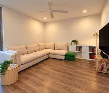 - MODERN, SECURE & SUPER CONVENIENT HOME with Ducted Air-Con | WALK... - Photo 3