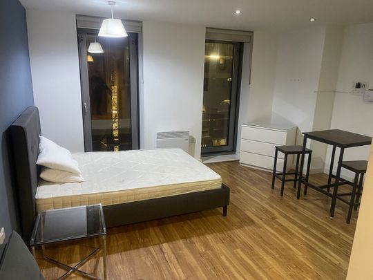 Studio Flat, Salford, M50 - Photo 1