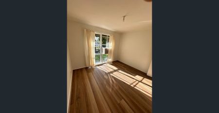 Spacious Family Home with Mountain Views and Exceptional Convenience - Photo 4