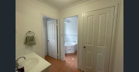 Beautiful Large Family Home - Photo 4