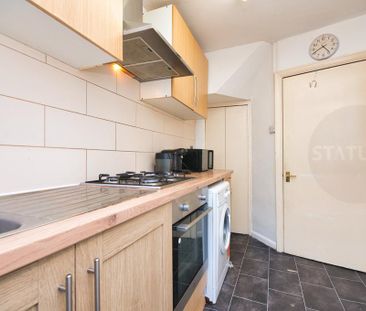 3 bedroom terraced house to rent - Photo 4