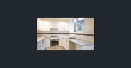 Coastal living in the heart of Dee Why - Photo 3