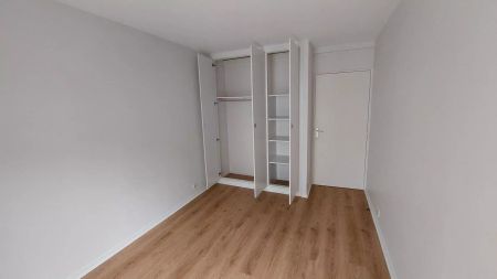 location Appartement T5 DE 111.7m² À PARIS - Photo 3