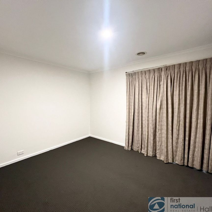 11 Calrossie Close, 3802, Endeavour Hills Vic - Photo 1