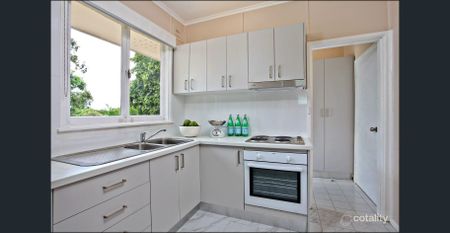 Charming Family Haven in a Prime Lalor Park Location! - Photo 3