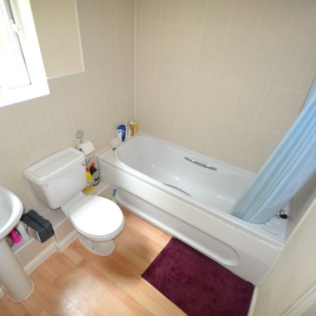 2 bed flat to rent in The Fairways, Golden Mile View, NP20 - Photo 4