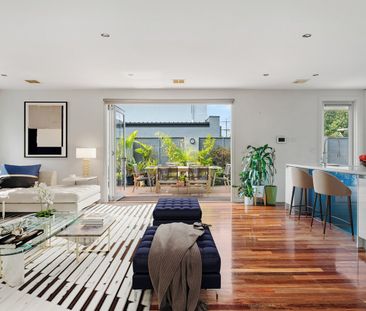 MODERN TOWNHOUSE - Photo 2
