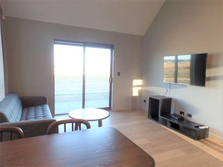 Stylish two bedroom townhouse in the Verdeco Park subdivision. - Photo 5