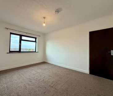 4 bedroom semi-detached house to rent - Photo 5