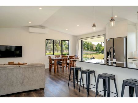 Modern and secure Living - Photo 5