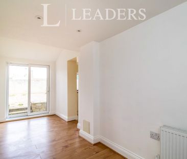 3 bedroom house to rent Maldon Road, Southend-on-Sea, SS2 - Photo 2