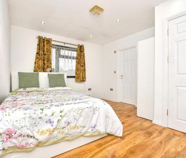 4 bedroom terraced house to rent - Photo 4