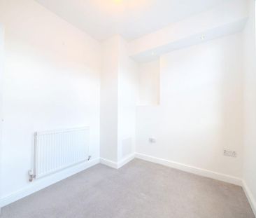 3 bedroom flat to rent - Photo 5