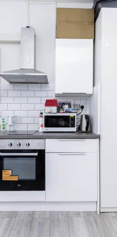 Modern Studio - Photo 2