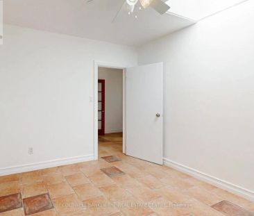 686A THE QUEENSWAY - Photo 3